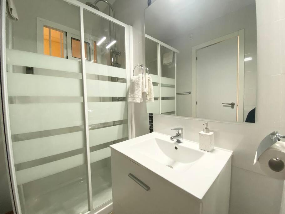Apartment Style & Comfort In - Pool Available Seasonally Benalmádena