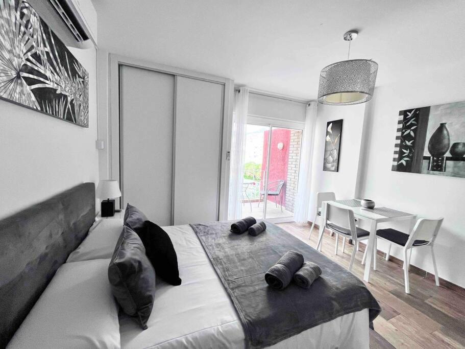 Style & Comfort In - Pool Available Seasonally Benalmádena
