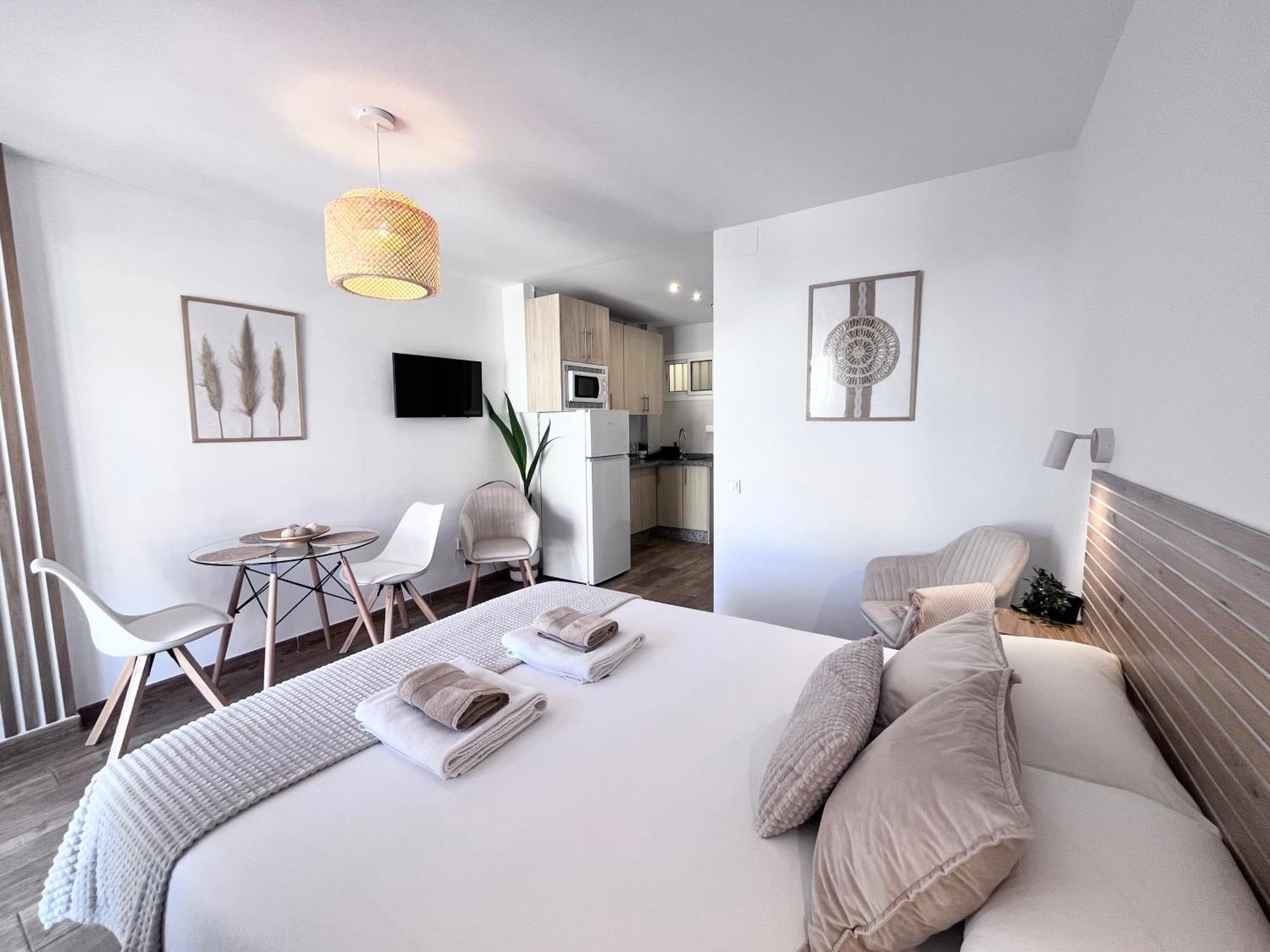 Style & Comfort In - Pool Available Seasonally Apartment